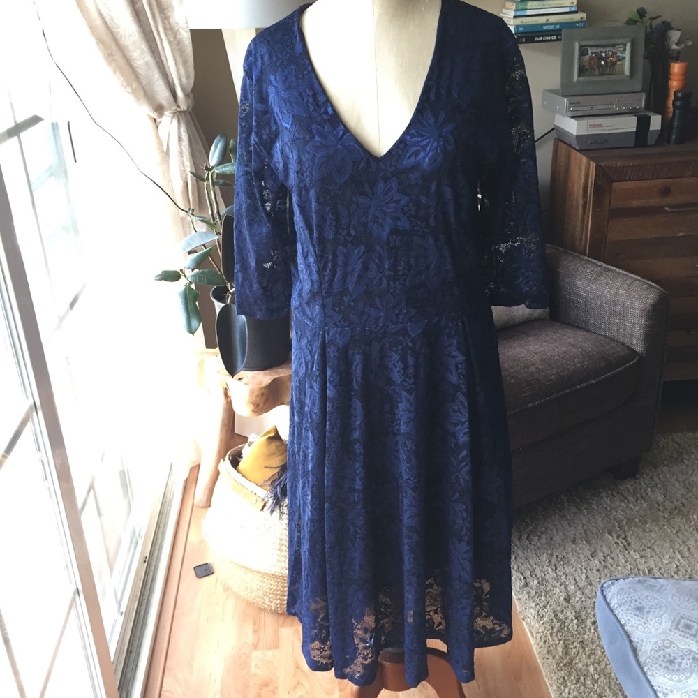 Noctflos navy lace V-neck 3/4 sleeve flowy formal dress XXL